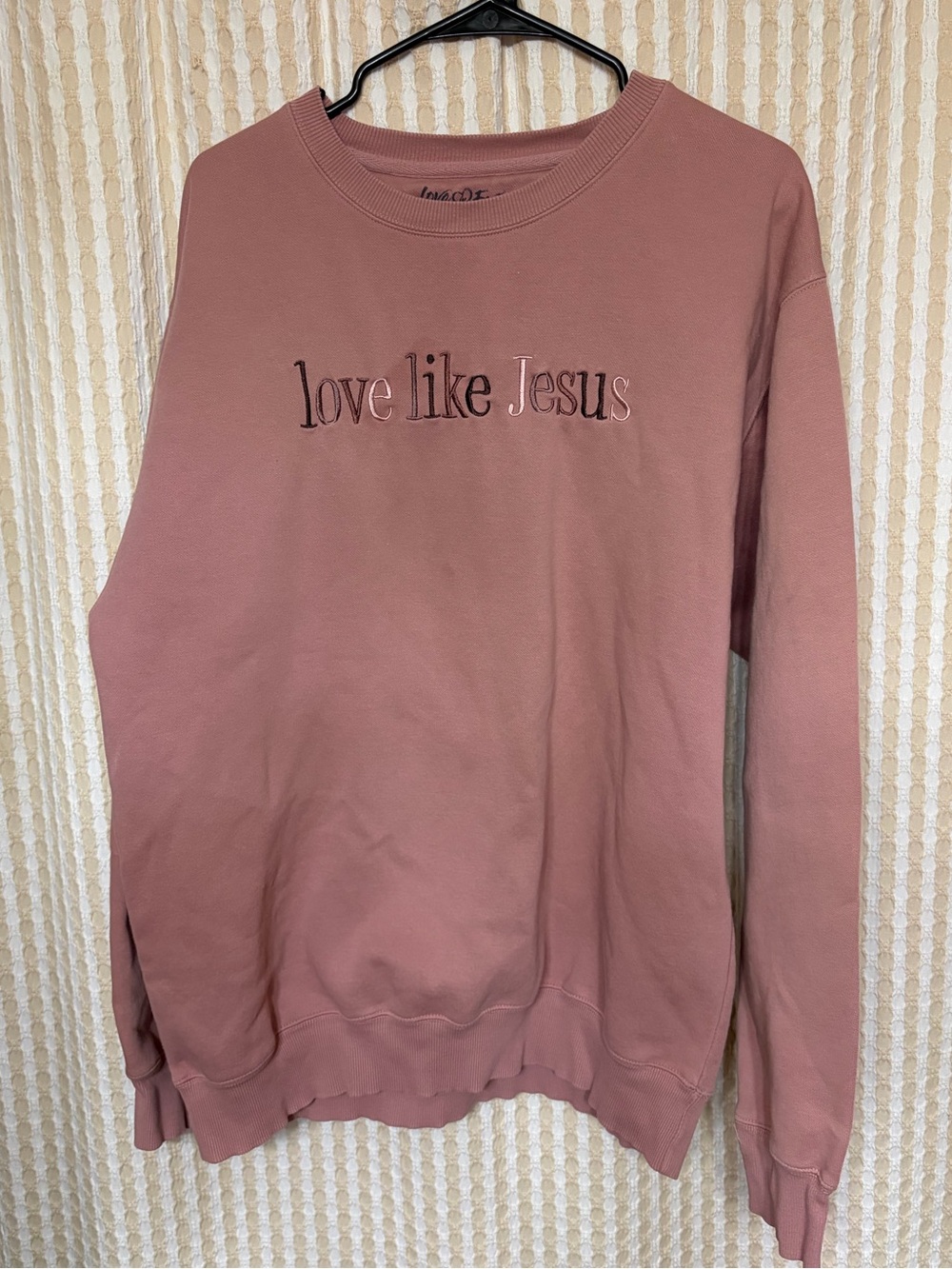 Embroidered 'love like Jesus' Crewneck Sweatshirt in Dusty Rose
